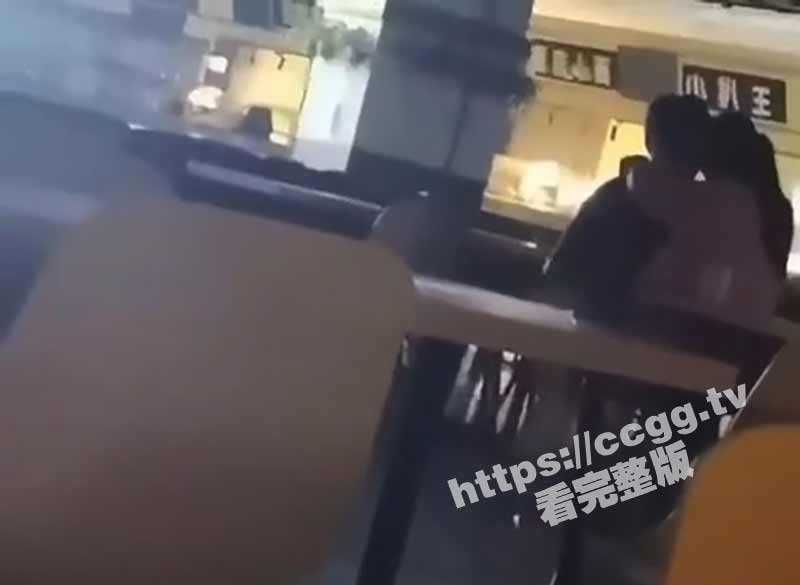 南宁师范学院 五合食堂 小情侣不自觉的蠕动起来-51吃瓜网