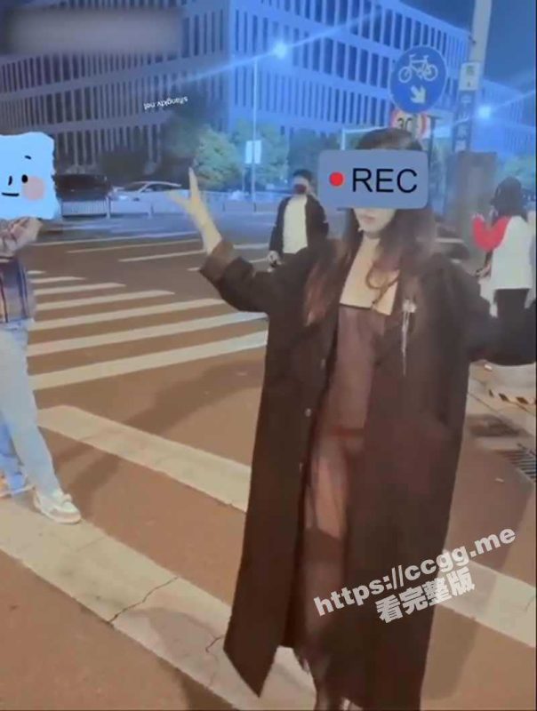最美反差女神「小鲸鱼」最新付费福利 各种露出吃鸡 大型商场啪啪叫声很大很牛逼！-51吃瓜网