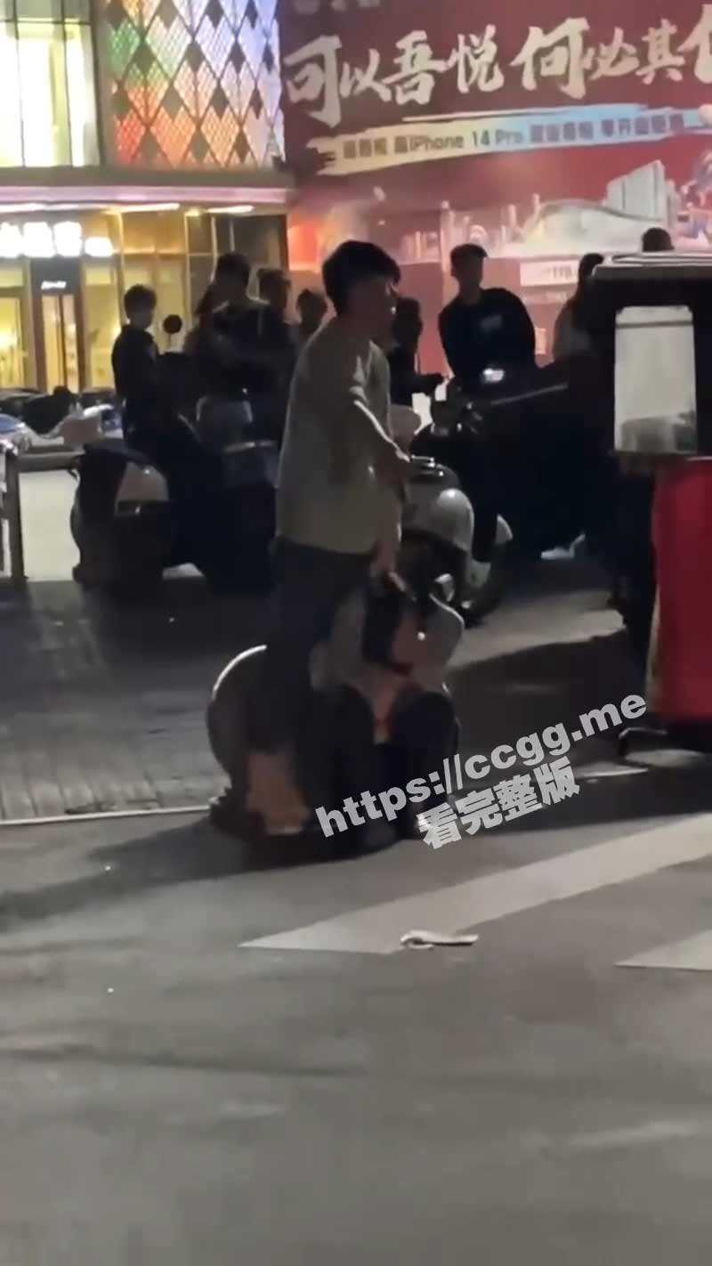 河南安阳君悦广场 男子发现妻子出轨天降绿帽 一怒之下持刀爆锤淫妇！ - 51吃瓜网-51吃瓜网