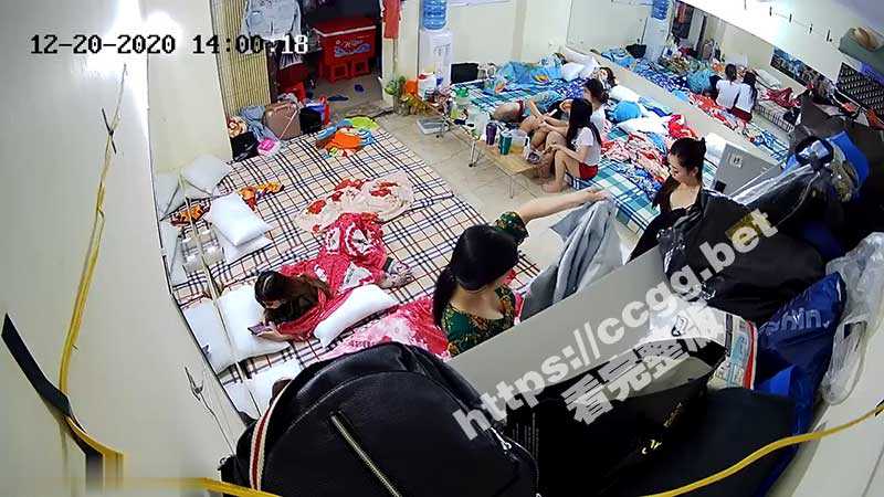 缅北电诈女生集体宿舍监控视频曝光！身材不错制服美女换衣服全裸擦润肤露高清流出-51吃瓜网