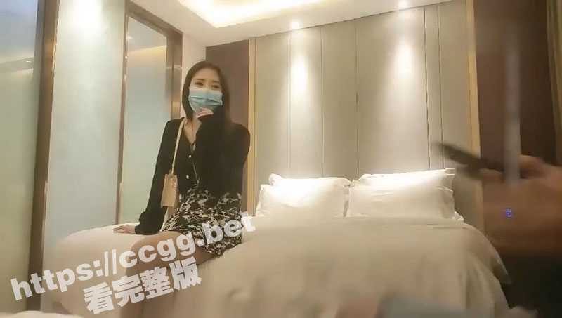 常在河边走 哪有不湿鞋！小伙约炮性感美女被仙人跳 现场直击！-51吃瓜网