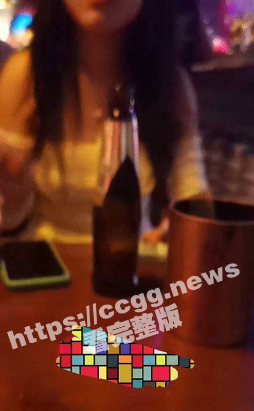 朋友妻最好骑  自家骚妻被人内射 也要内射一线天肥鲍朋友妻 无毛嫩逼操起来就是爽摸着更爽-51吃瓜网