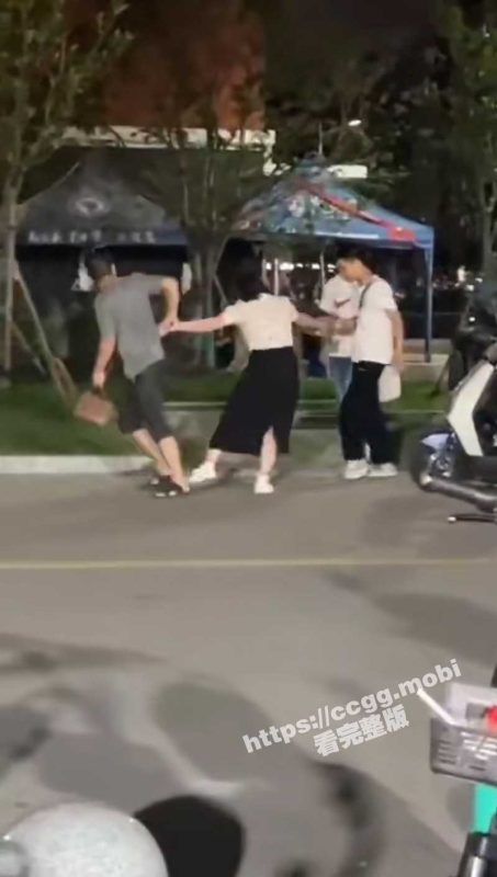 南昌航空大学三食堂的瓜！女子孩子已经八岁竟自称单身 勾引大学生 老公找上门！-51吃瓜网