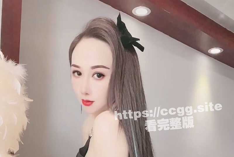 快手 #肉肉天鹅，极品大奶少妇土豪订制诱惑，自慰视频流出-51吃瓜网