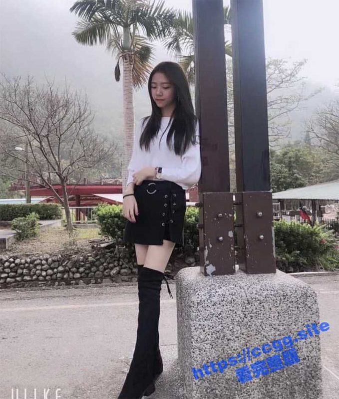 湾湾高颜值网红御姐在家给男友拍打飞机素材！多视频展示粉嫩酮体 轻抠粉逼！-51吃瓜网