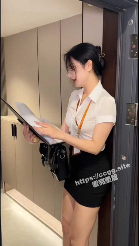 骚妈快乐屋抖音风混剪合集！年轻漂亮妈妈白天贤妻良母 晚上在足浴店兼职发骚！-51吃瓜网