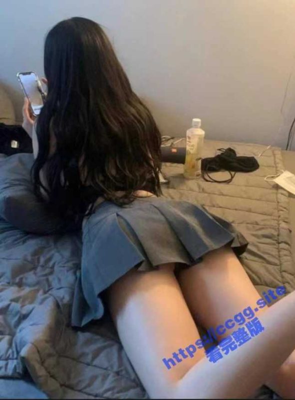 武汉在校大学生超高颜值学妹『莫雯』与男友分手 前男友将性爱视频还有私房照全部曝光！-51吃瓜网