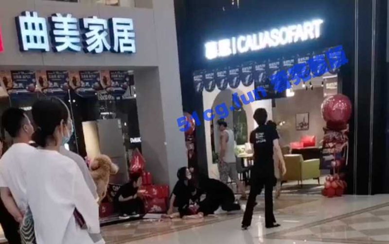 大连曲美家居老板娘被杀事件 杀人者当场被铐走-51吃瓜网
