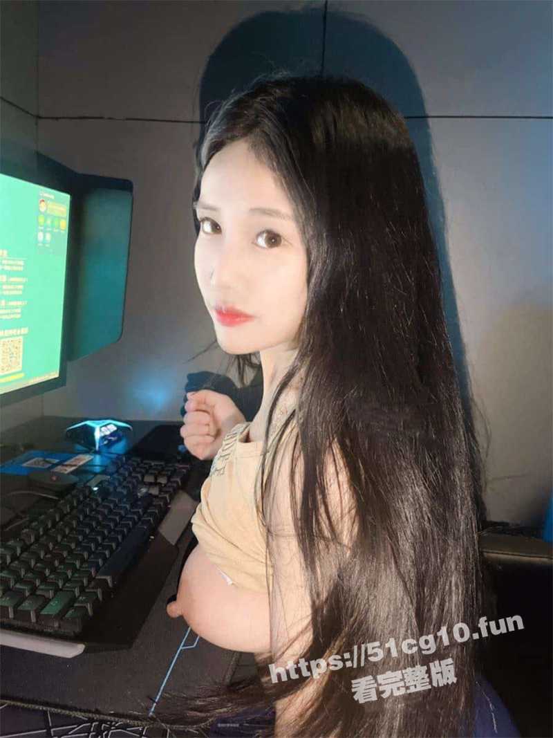 网吧老板出轨前台女同事 公众地方口交塞肛塞 尺度喷血不雅片曝光 - 51吃瓜网-51吃瓜网