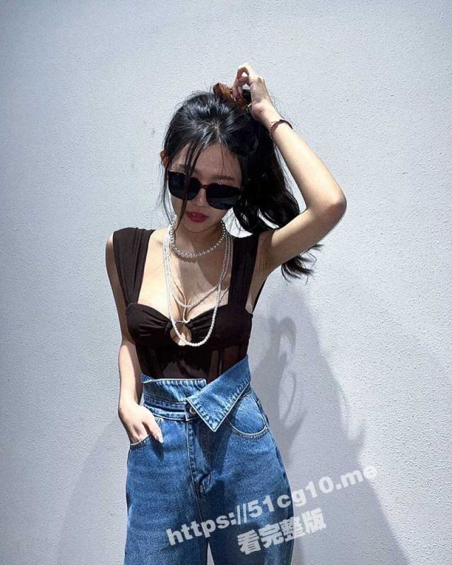美女老师陷入债务危机 被迫卖身还债！还债后不雅视频惨遭恶意泄漏 名声尽毁 ！-51吃瓜网
