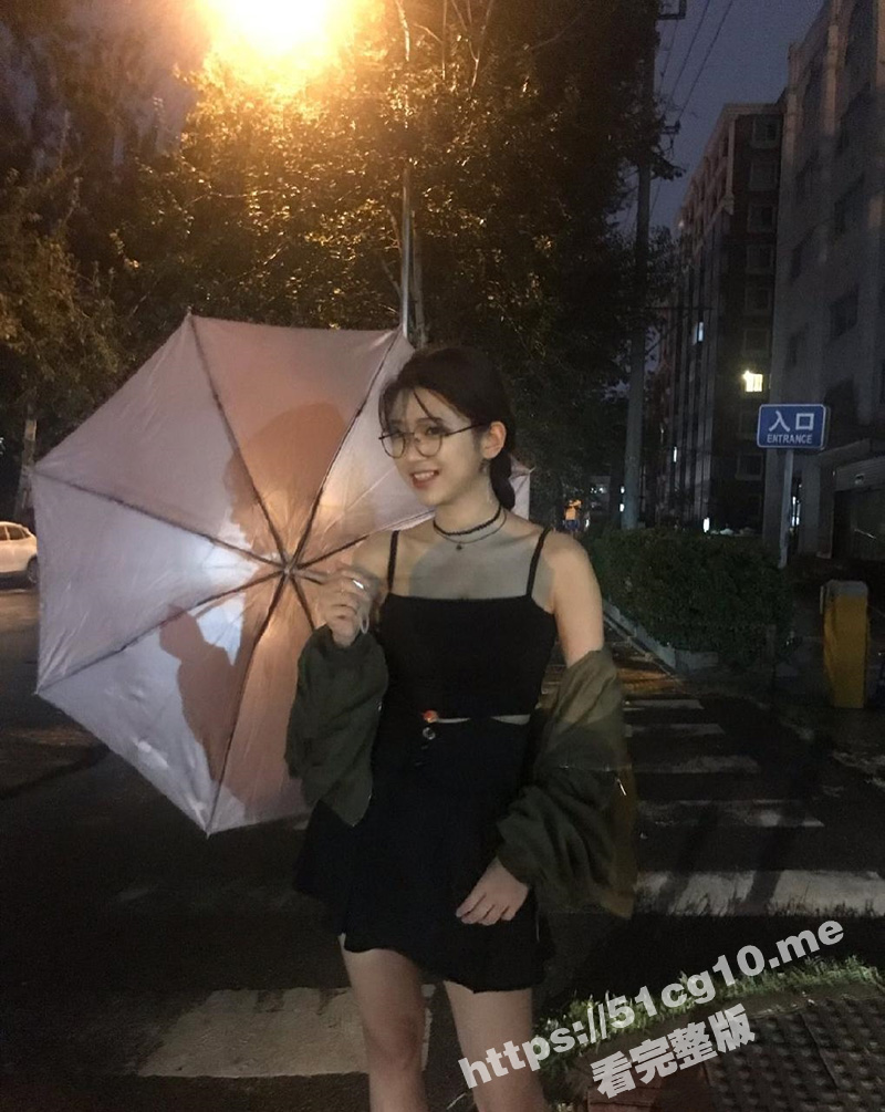 十个眼镜九个骚！全新收录眼镜小姐姐『萧媚儿』户外露出 性爱私拍！后入爆操翘丰臀 完美露脸！ - 51吃瓜网-51吃瓜网