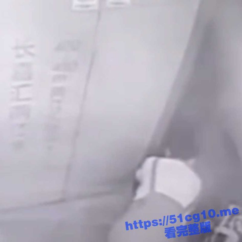 监控拍下 重庆一女子电梯内产子后 将婴儿扔进垃圾桶后若无其事的离开现场-51吃瓜网