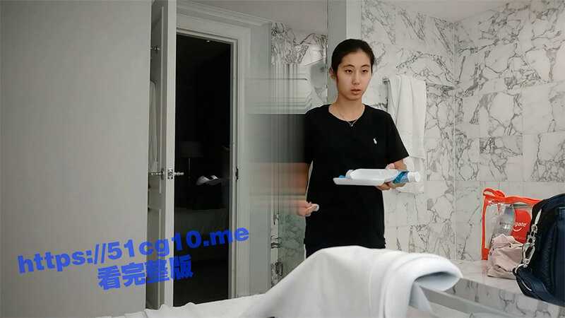 抖音200W粉丝网红直播结束忘关摄像头，素颜洗澡漂亮美乳白虎嫩逼，抠鼻屎自己吃掉全程曝光遭全网疯传-51吃瓜网