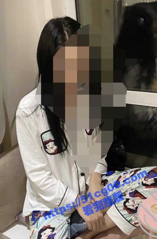 父女乱伦 我用一部手机上了自己十九年前亲自创造出来的女儿 最后还是没忍住内射 看能否再创造一个女儿出来！-51吃瓜网