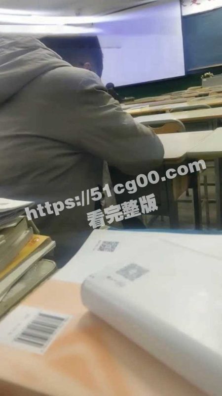 跳蛋藏逼上课那才叫爽 好不容易到了下课急忙着跑厕所喷 金主的任务就是这么刺激与变态 人前跳蛋自慰超刺激！-51吃瓜网