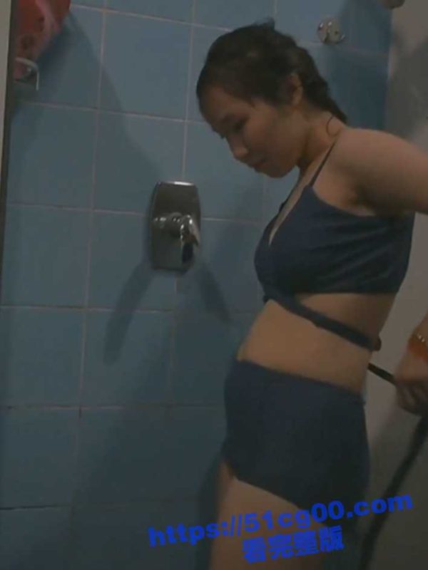 水上乐园冒险偷拍年轻漂亮美女更衣洗澡 领略各色极品少妇精彩洗澡全过程-51吃瓜网