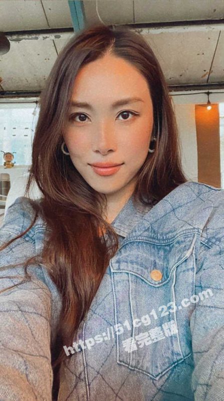 极品高颜值反差婊 欣欣  竟是被开发调教好的小母狗 高冷模特头顶骚内裤 母狗爬行的样子反差感太强烈了！-51吃瓜网