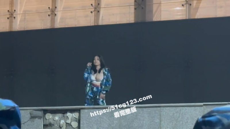军训吊带姐后续！ 军训跳舞露出巨乳 白色吊带姐朋友圈生活照被网友曝光  【51吃瓜首发】-51吃瓜网