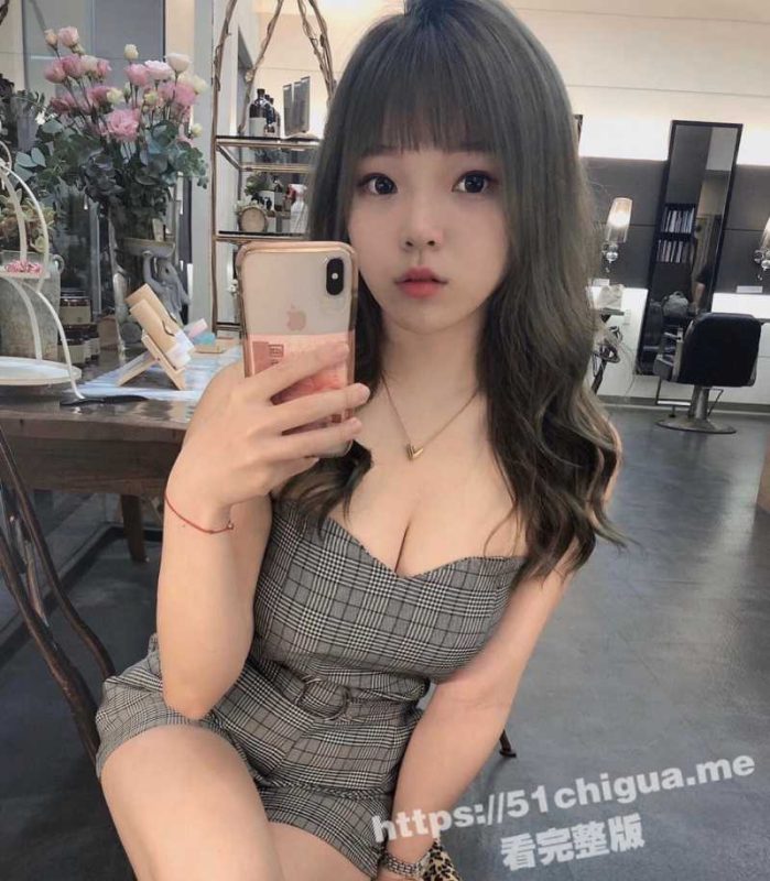 台湾南橘子大神酒店约炮奶子超大的00后萝莉美容师 对白清晰有趣 精液射满双乳-51吃瓜网