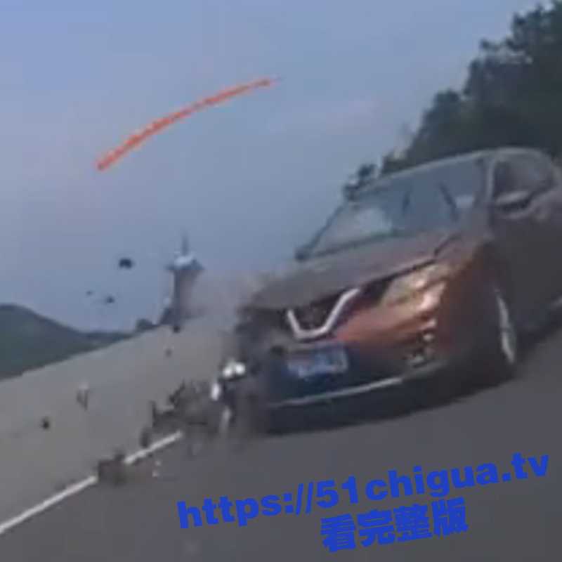 当场吃席！鬼火少年骑士逆行压弯撞车当场飞下深渊身亡！年轻人睡眠质量就是好 倒头就睡-51吃瓜网