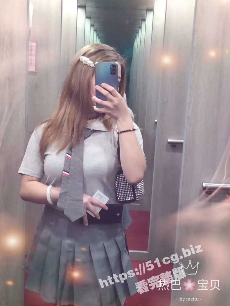 杭州大奶美女 带着闺蜜和老公一起玩双飞 自拍劲爆流出！老婆表面端庄原来床上比鸡还风骚！ - 51吃瓜网-51吃瓜网