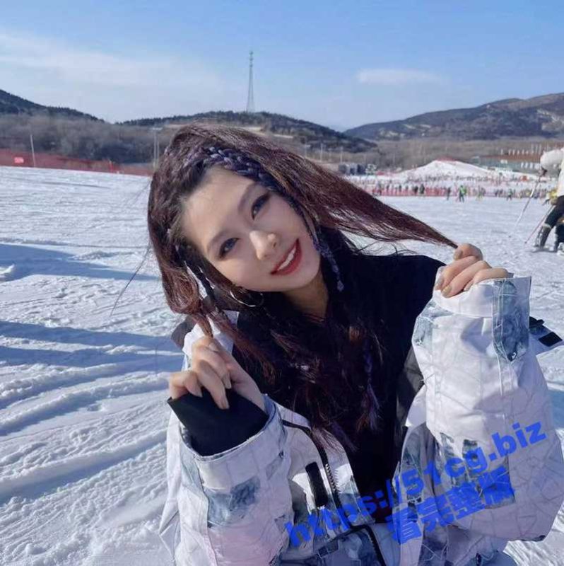 北京海淀区教师 杨佳佳 反差曝光 这个美颜绝了 十级美颜效果 真人竟然长成这样！-51吃瓜网