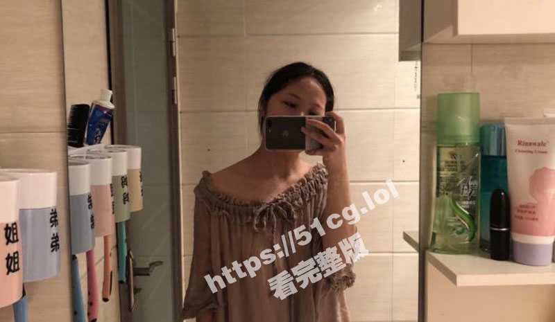 武汉 晴川假日巨乳金牌营销 郭萍 每天加班跟主管在酒店操逼 长期卖逼订房拿提成 终被男友发现曝光 - 51吃瓜网-51吃瓜网