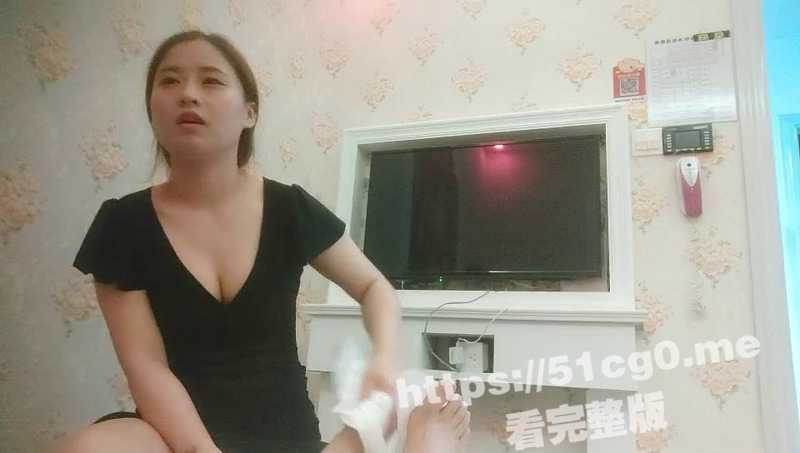 骚穴蹭大屌！偷拍足疗女真实卖淫 大白奶子少妇骑在身上打飞机 手机打光 无套插入！-51吃瓜网