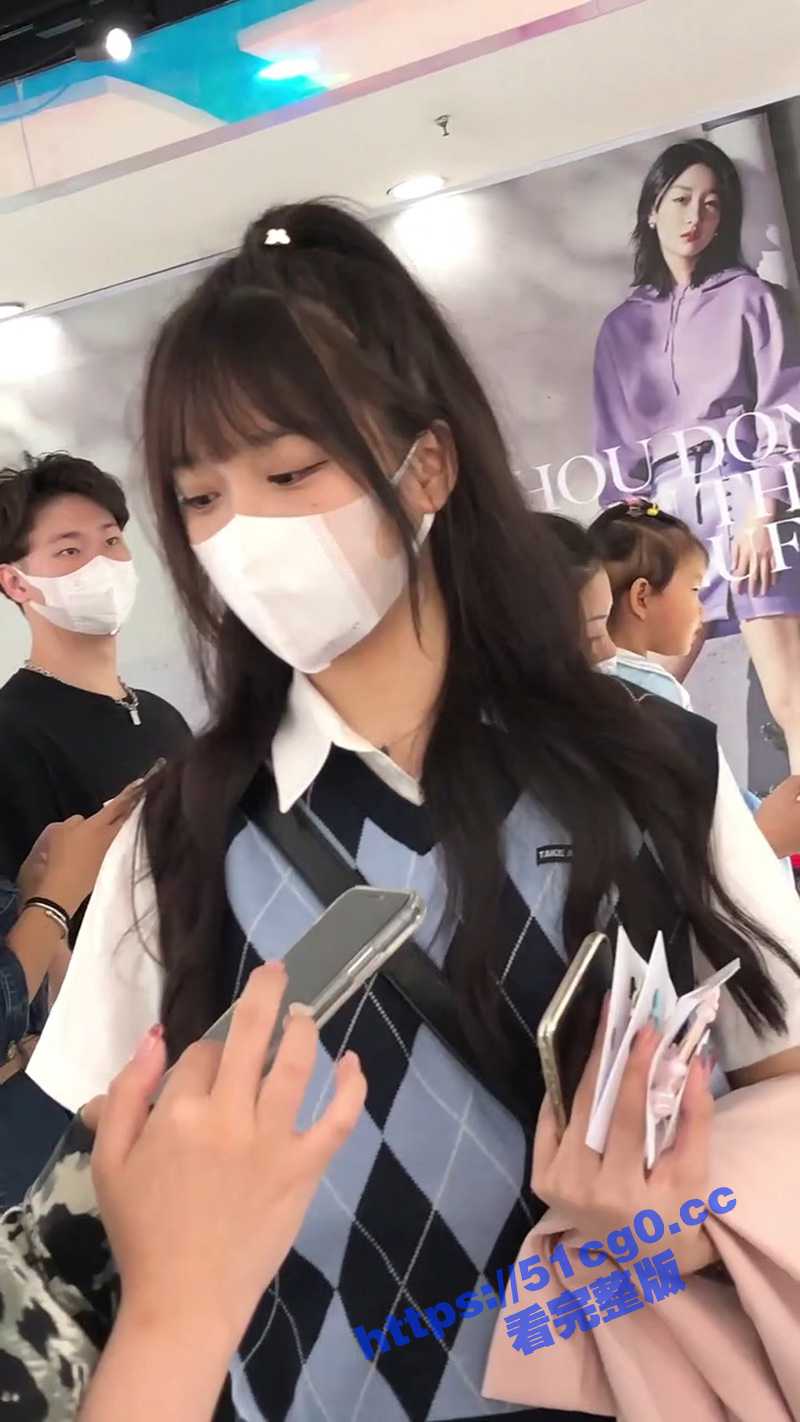 来一波精品抄底!蕾丝内裤无内 还有个地铁上跟男友吵架的 转头就被偷拍 各个颜值都在线 全程一镜到底! - 51吃瓜网-51吃瓜网