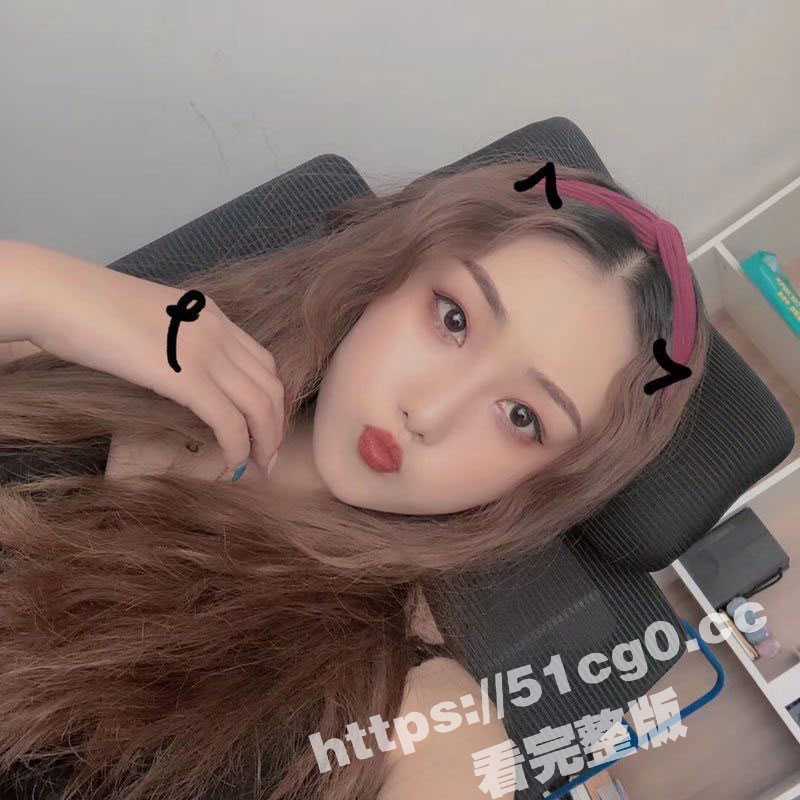 同学会聚餐 吃饭就干起来了？？？ 已婚人妻参加同学会 竟然吃饭现场跟初恋干起来了！-51吃瓜网