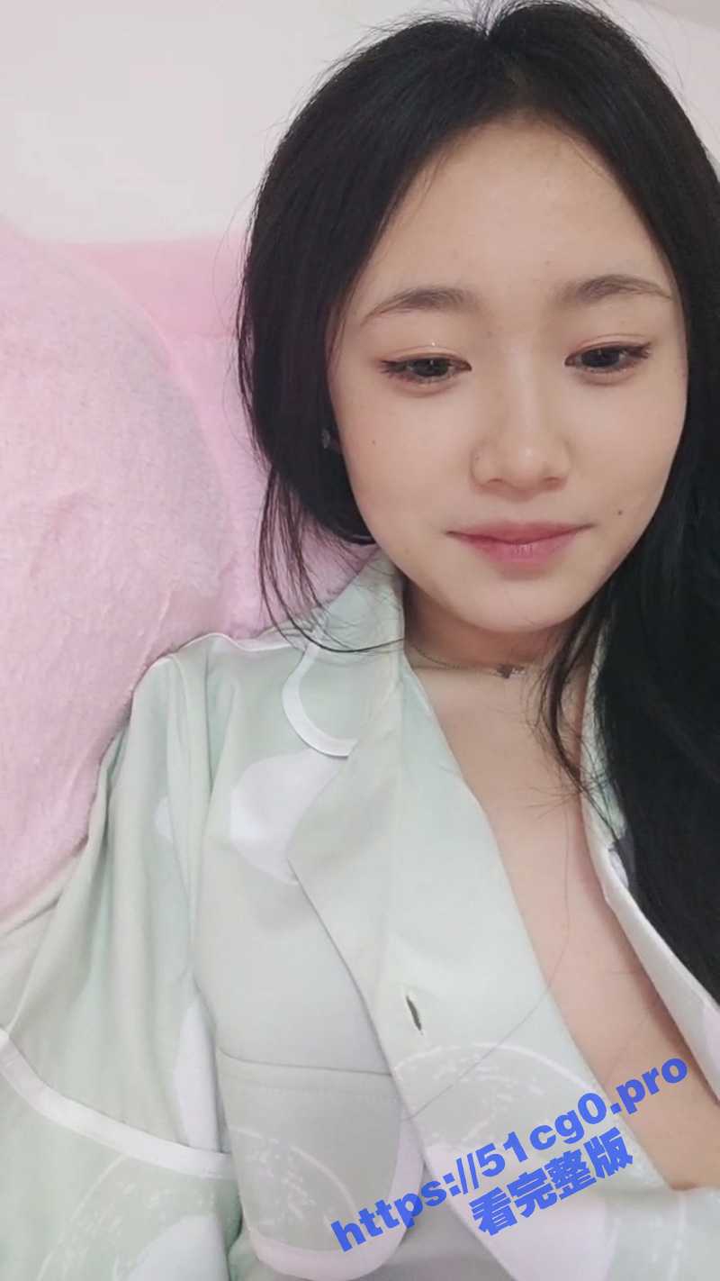 直播自慰翻车名场面!女大学生没关门在卧室直播自慰 突然她妈闯进来了 尴尬的妹子上演光速拔屌! - 51吃瓜网-51吃瓜网