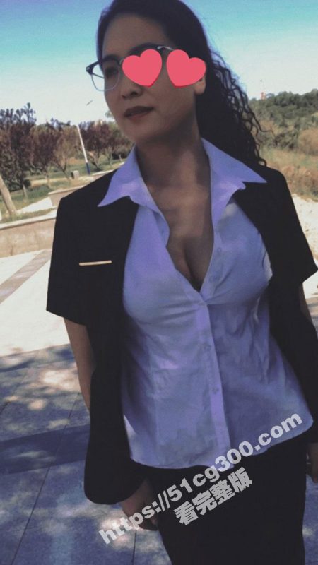小鸡巴老公与自己47岁熟女老婆的故事 微信上求老婆让老婆在儿子面前岔开双腿 儿子转头偷瞄妈妈屁股那一瞬绝了-51吃瓜网
