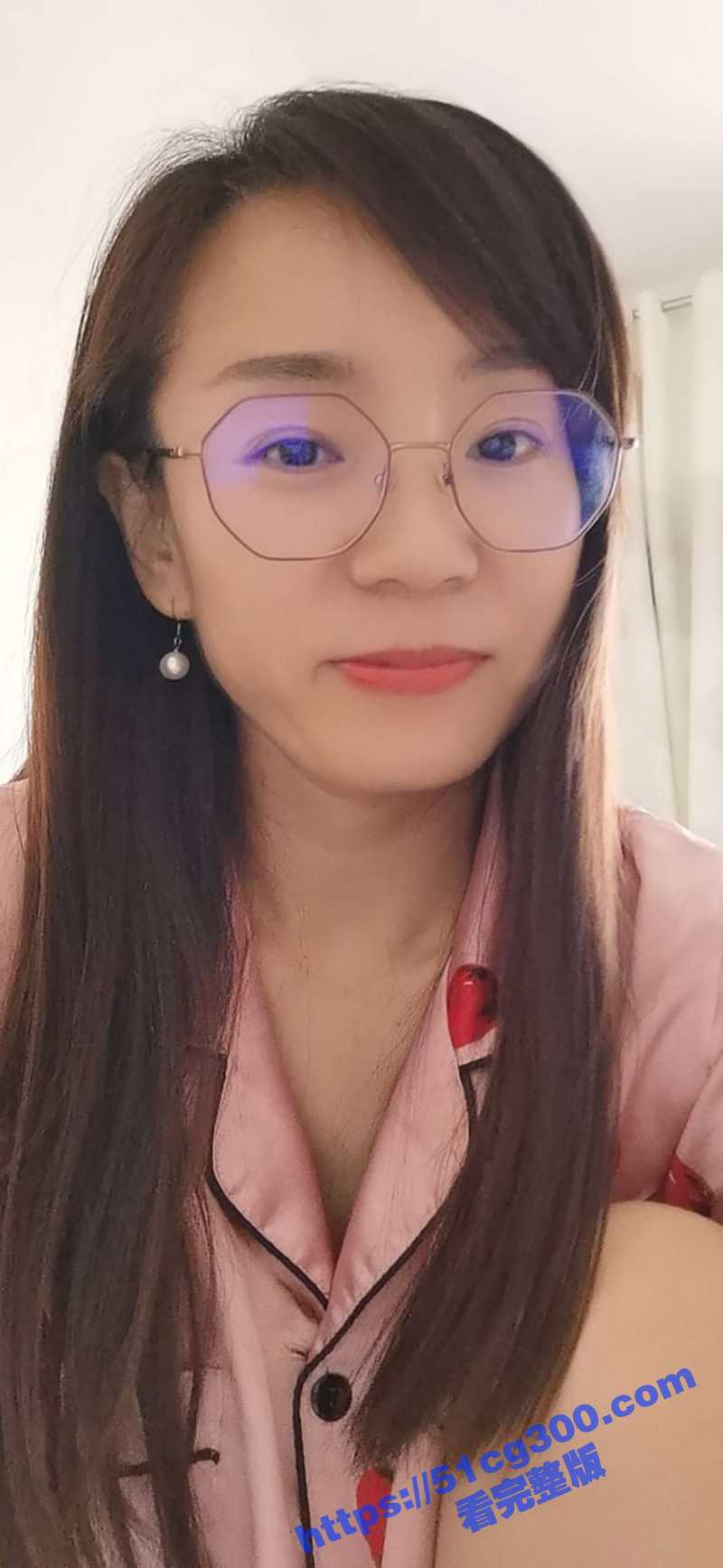 山西财经大学 李芋婷 反差婊眼镜妹网调视频流出 接受网友宝宝们的网调 是条好母狗！ - 51吃瓜网-51吃瓜网