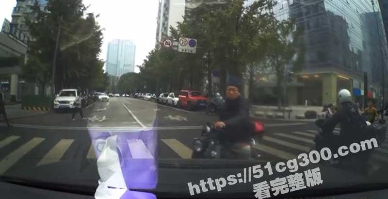 辟谣成都春熙路枪杀事件 车祸被谣传为枪杀 其实就是一男子气太盛酿成的车祸【附完整监控视频】-51吃瓜网