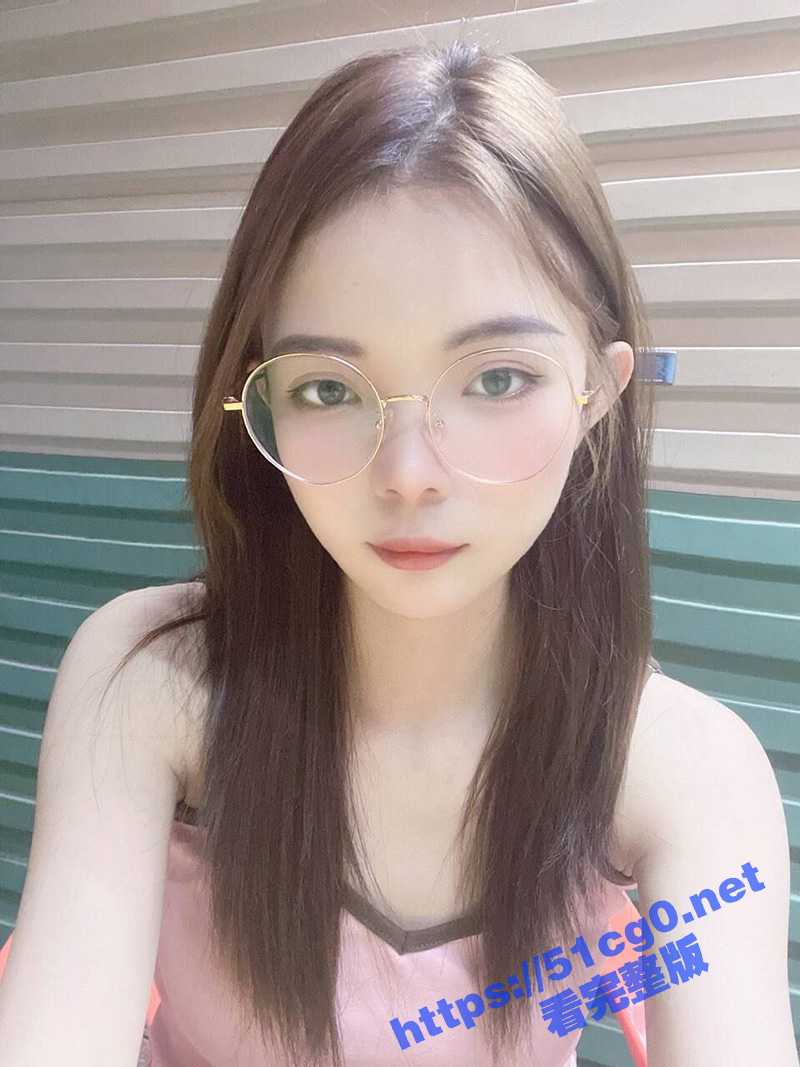 长江大学反差学妹 苏敏 外表高冷范 约出来几次直接拿下 眼镜妹果然是内心深处还是骚! - 51吃瓜网-51吃瓜网