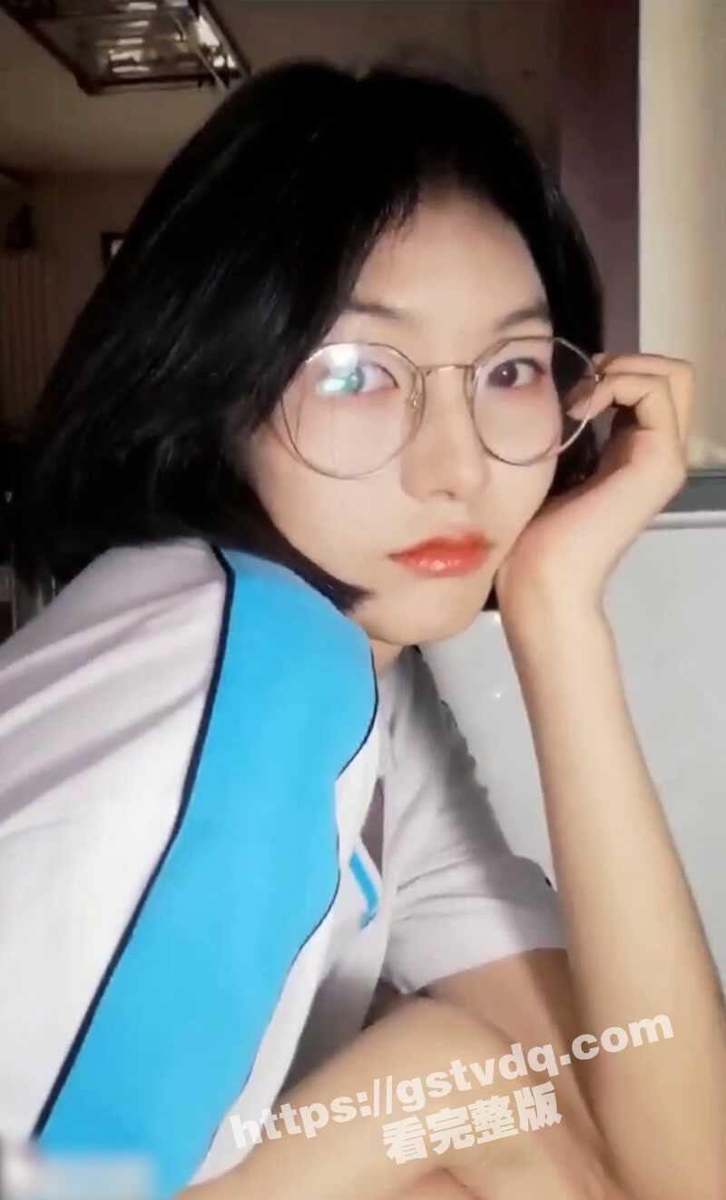 极品素颜女大学生宿舍激情自慰 快插我用你大鸡巴插我流水的淫穴 好爽好舒服 两根手指快速抽插 - 51吃瓜网-51吃瓜网