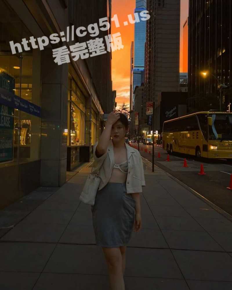 武汉极品反差婊 刘思芸 被金主包养 深喉吞精淫荡十足 口活一流 含着大屌爱不释嘴 - 51吃瓜网-51吃瓜网