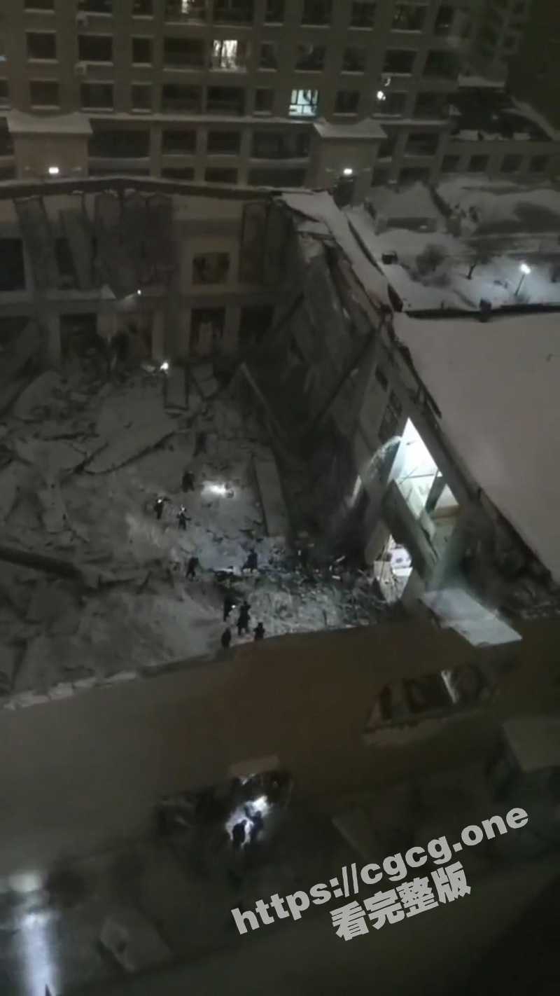 突发！黑龙江佳木斯 桦南县一体育馆发生坍塌 事发时疑有孩子在馆内 当地：正救援！ - 51吃瓜网-51吃瓜网