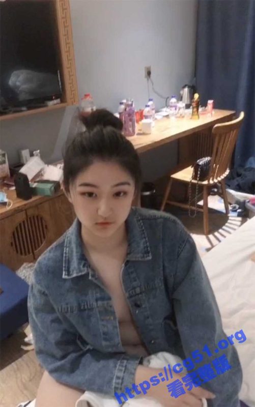 偷情就是刺激 酒店约操有点婴儿肥有男友的美女同事 完美露脸最后颜射 射了她一脸-51吃瓜网