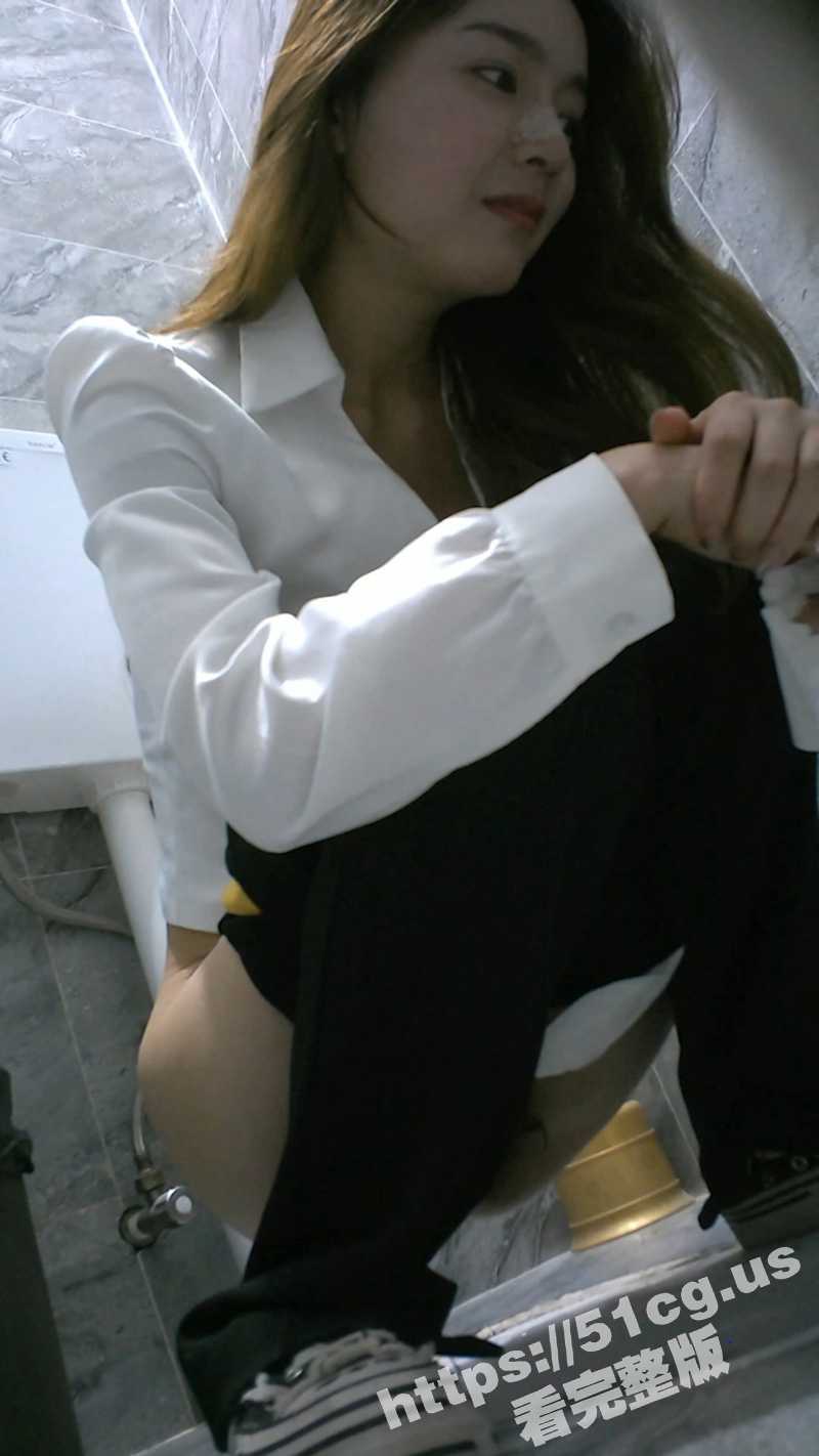 隔墙有眼侧拍！公司厕所多次偷拍新入职美女同事 眉眼勾魂一触即融 美人美鲍观赏性极佳！ - 51吃瓜网-51吃瓜网