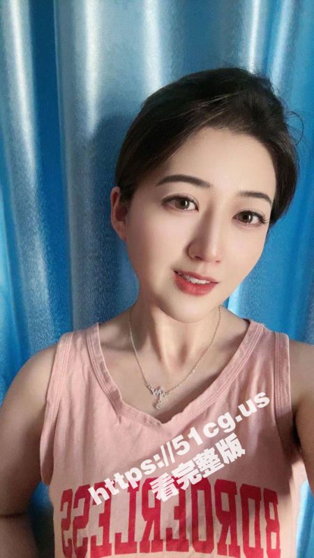 极品短发气质反差少妇 在小区楼道内就想要吃大肉棒 望着小少妇渴求的眼神 只好掏出几把赏她一发-51吃瓜网