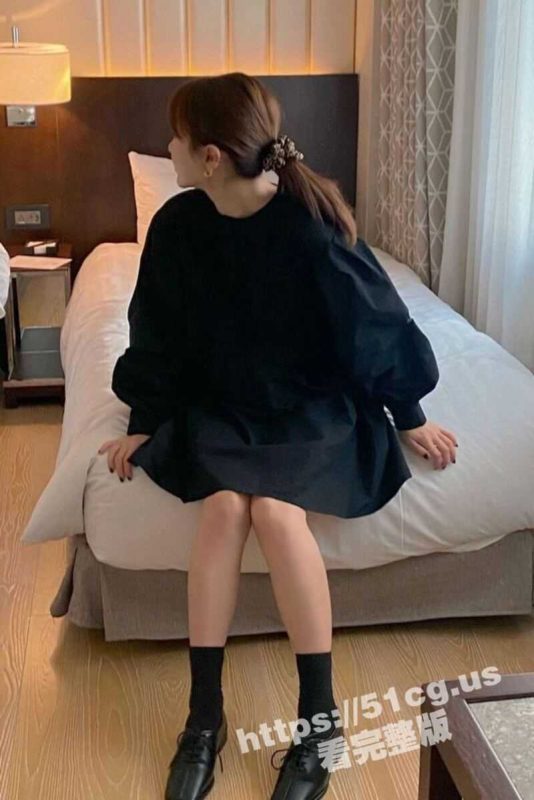 日本高级富人区 极品美丽人妻 扶着巨臀在街道上 后入视频流出-51吃瓜网