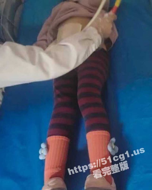 女孩在幼儿园午睡 遭男生脱裤子往其下体塞异物 持续一个多小时 监控视频曝光！-51吃瓜网