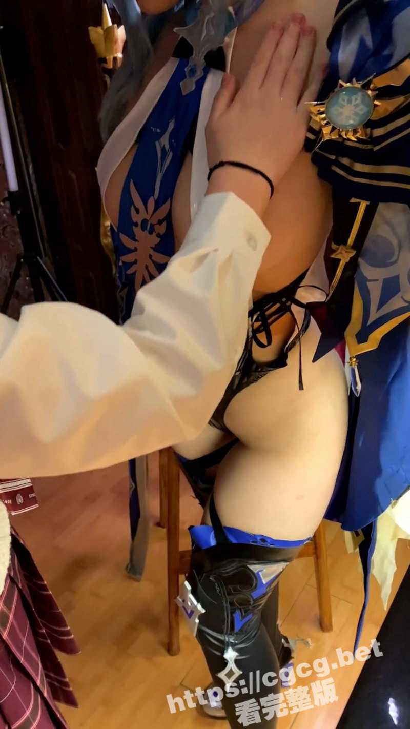 顶级cos女神 九言 新作 尤拉的酒馆！身体摸润滑油跪地拍摄 女上位坐在陌生人腿上！ - 51吃瓜网-51吃瓜网