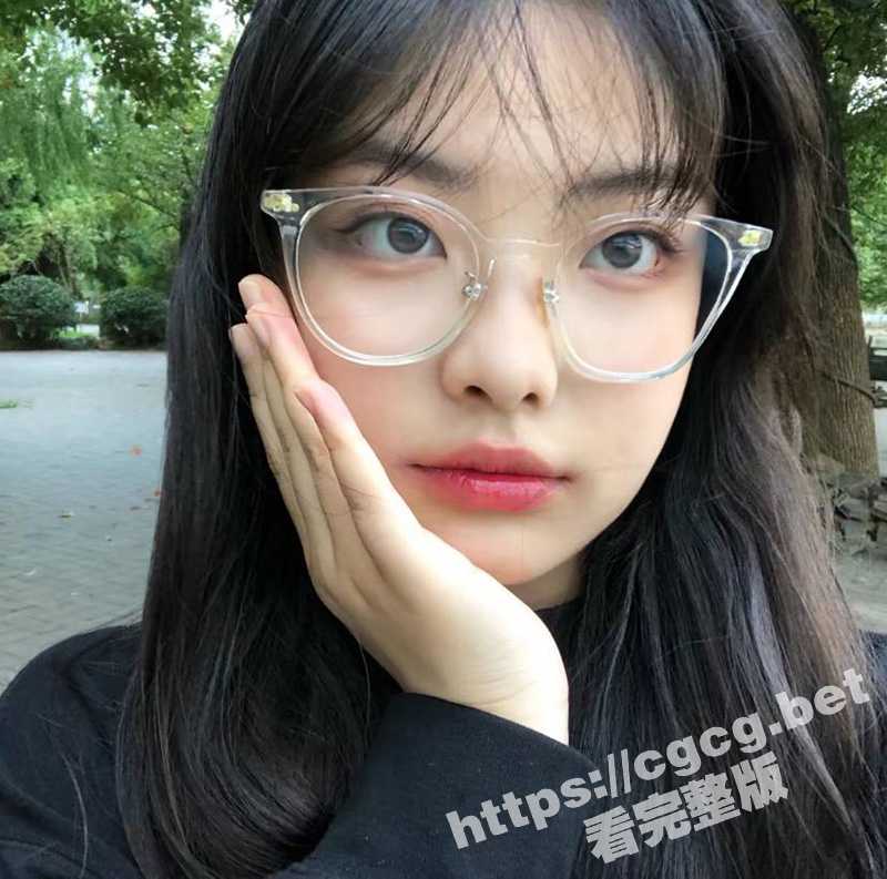 100块让极品学生妹给我跳裸舞 瓜友们品鉴下这钱花的值不值！-51吃瓜网