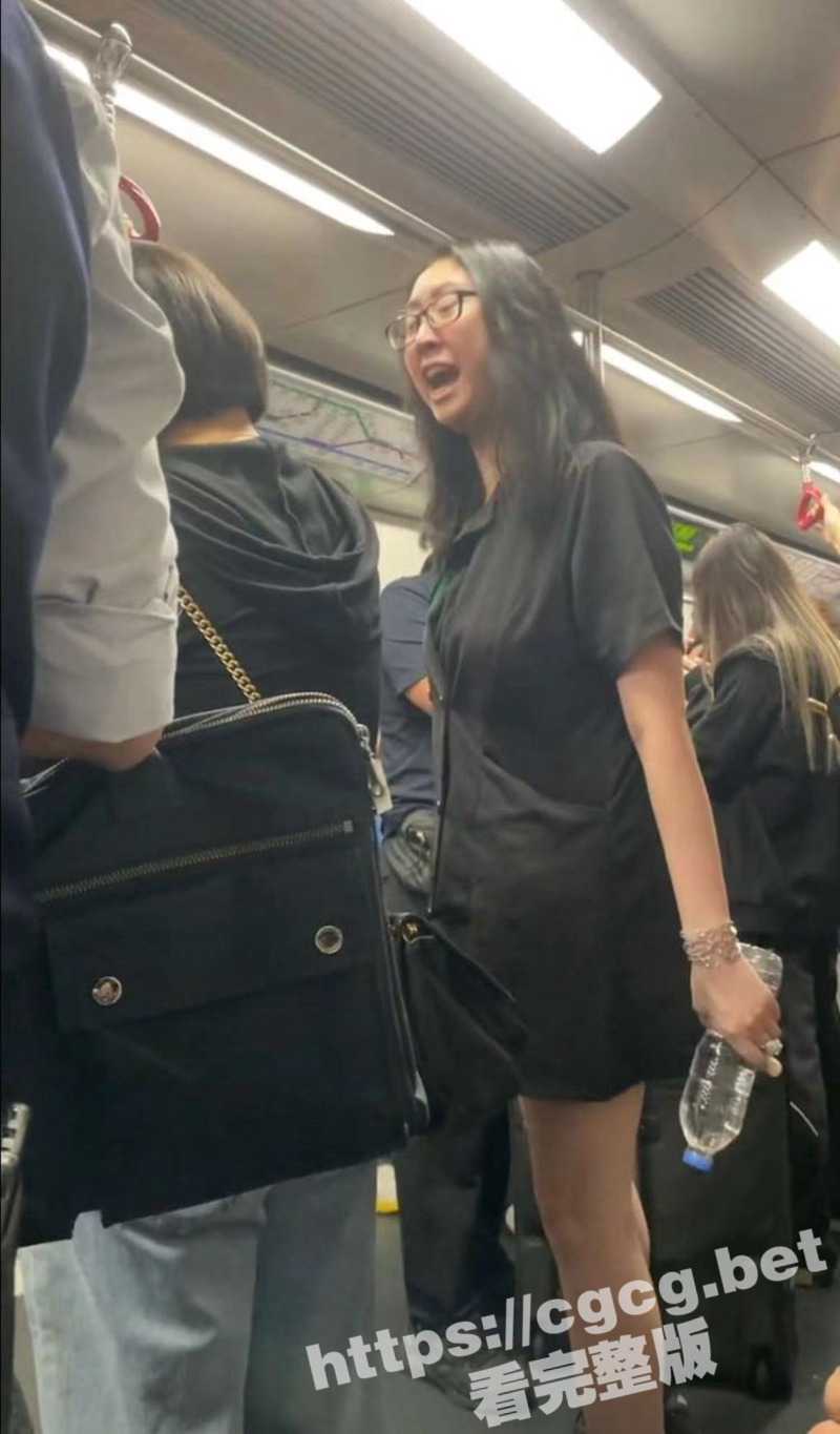 继地铁判官后 上海地铁女战神再现江湖 二人面目狰狞 满口粗言 被网络疯传！ - 51吃瓜网-51吃瓜网