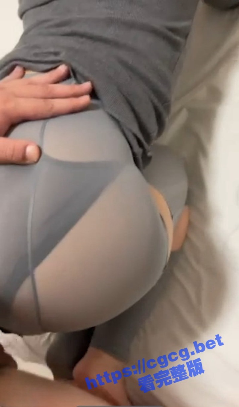 瑜伽裤房东姐姐 无防备正在拍抖音 被我按在床上狂肏两炮 最后没忍住内射 甩了我一巴掌 - 51吃瓜网-51吃瓜网