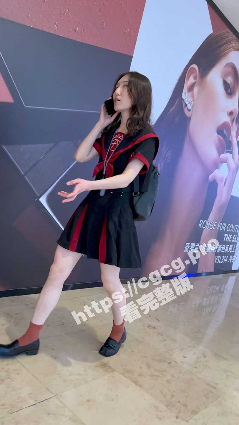 商场一路跟踪抄底不穿内裤的短裙美女 干干净净的鲍鱼真想摸一下 - 51吃瓜网-51吃瓜网