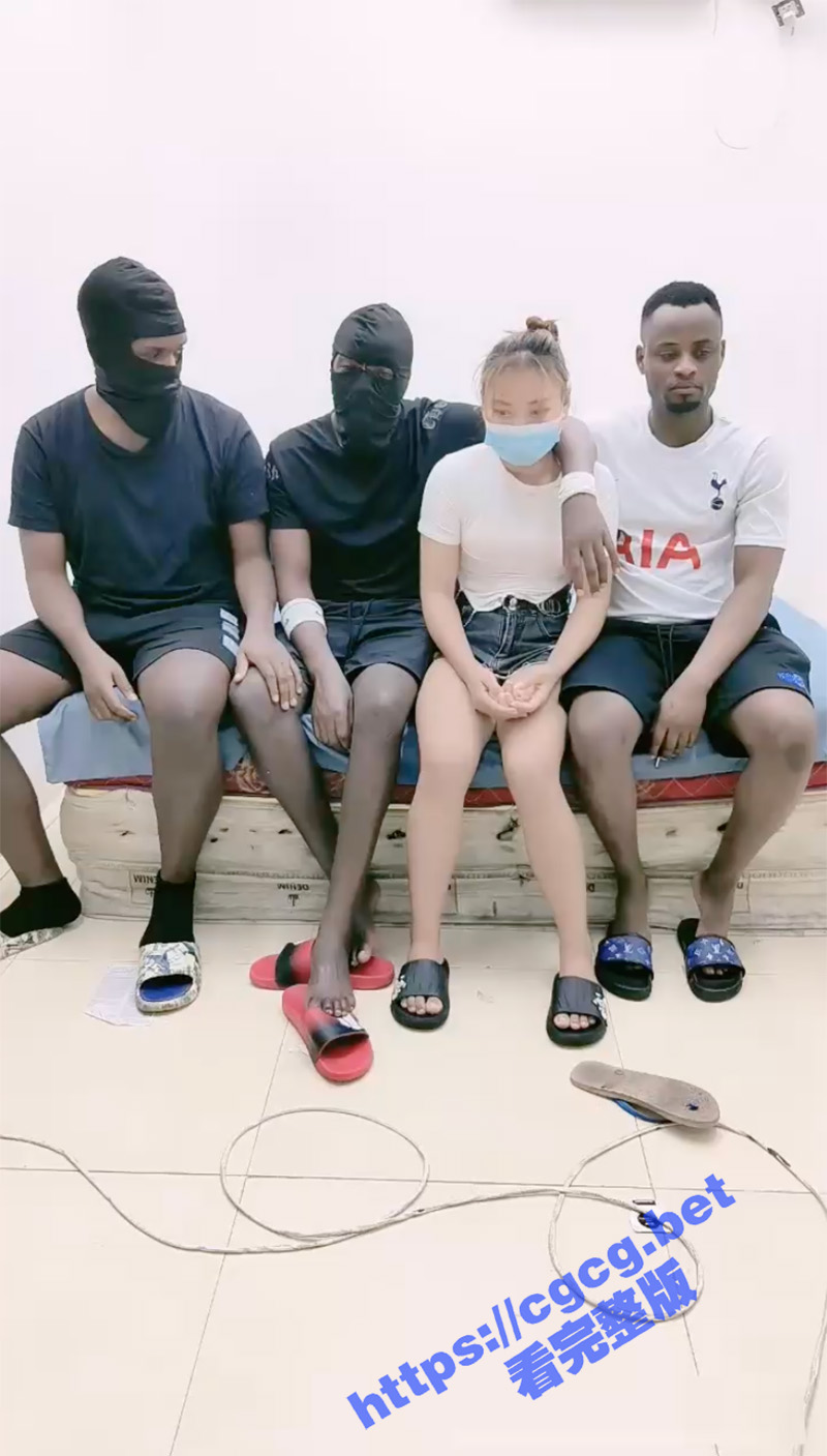 直播 黑白配 找了三个大老黑操两个精神小妹直播赚钱 黑皮公狗巨根塞嫩穴！ - 51吃瓜网-51吃瓜网