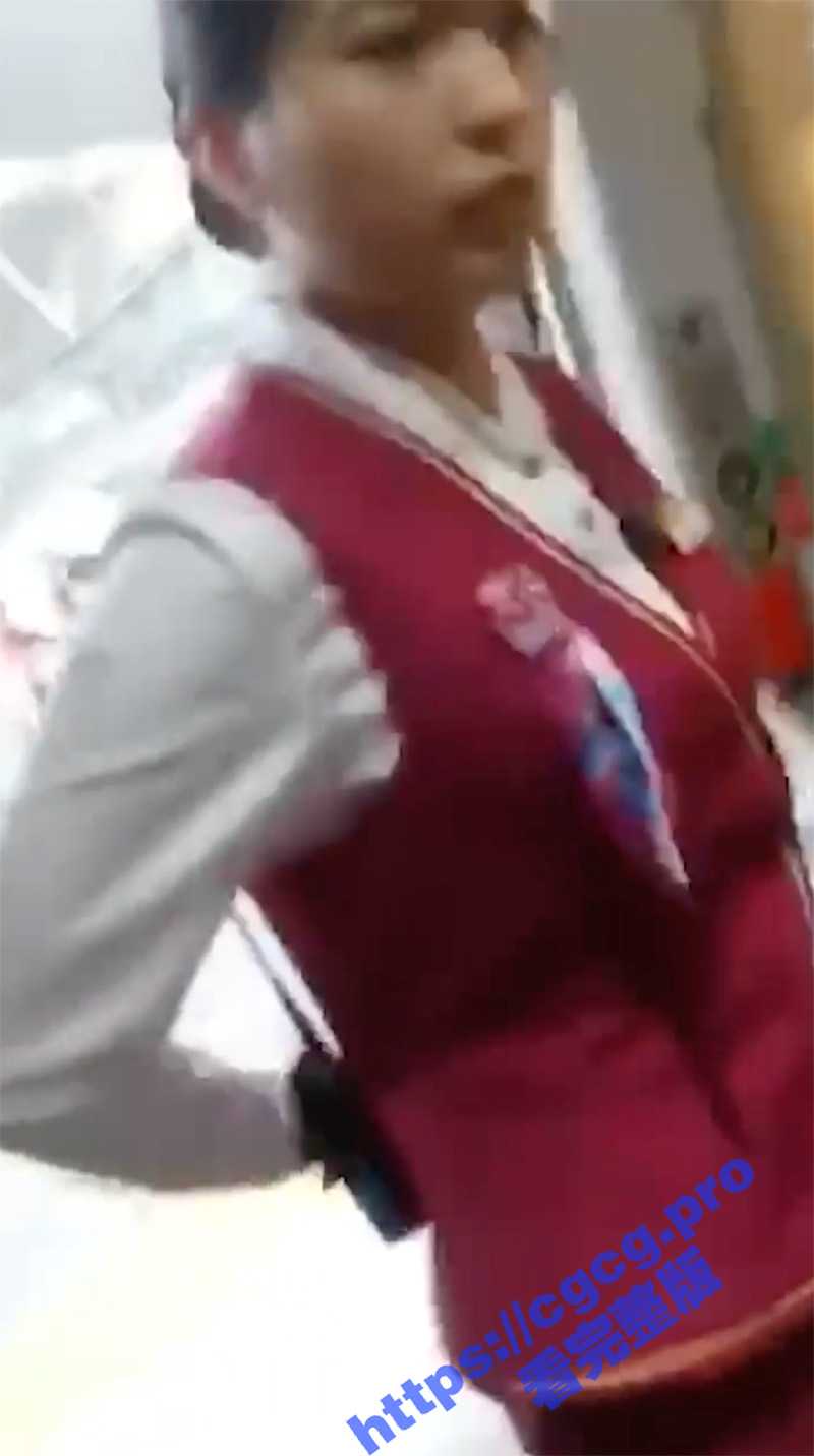 牛逼小伙偷拍尾随高铁乘务员身后 撸鸡秒射高铁车乘务员制服上 快枪手一个啊 - 51吃瓜网-51吃瓜网